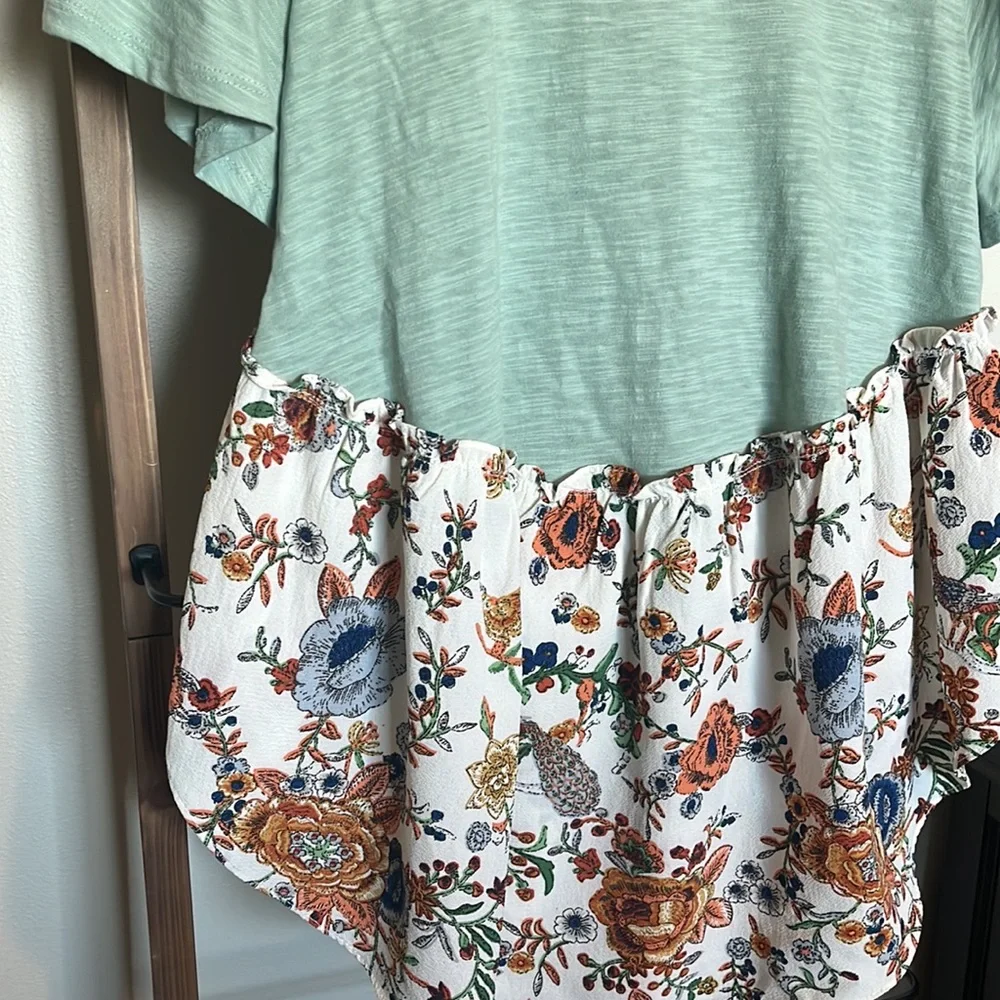 Peplum short sleeve top, size small - Picture 2 of 6